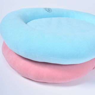 ベッド　アイスブルーとチェリーピンク